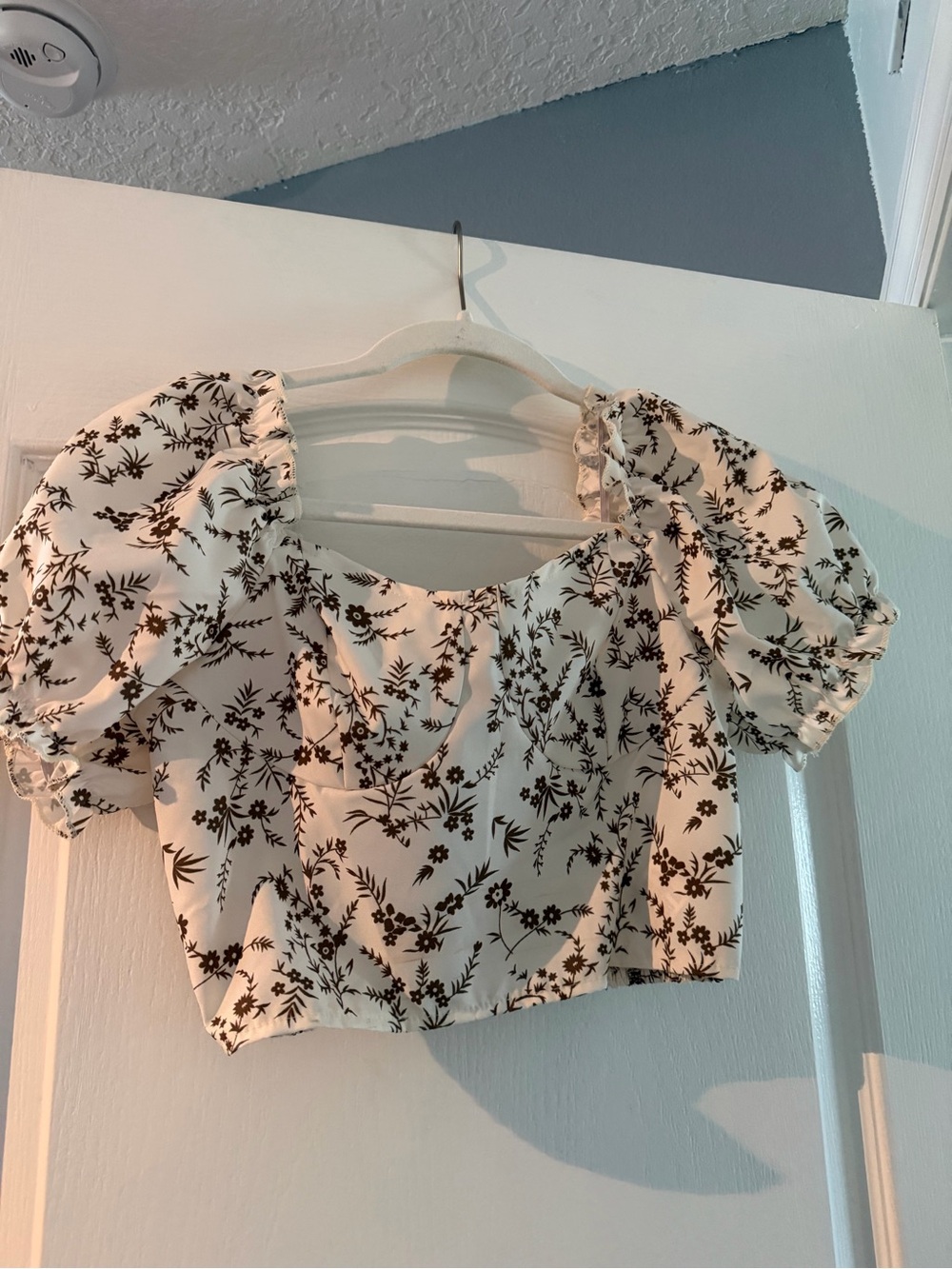 Shein Floral Puff-Sleeve Cropped Top